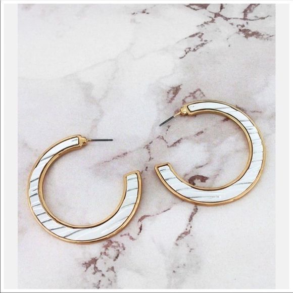 Animal print c hoop earrings - Picture 2 of 2